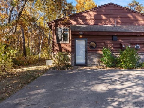 Pinewood Escape House in Breezy Point