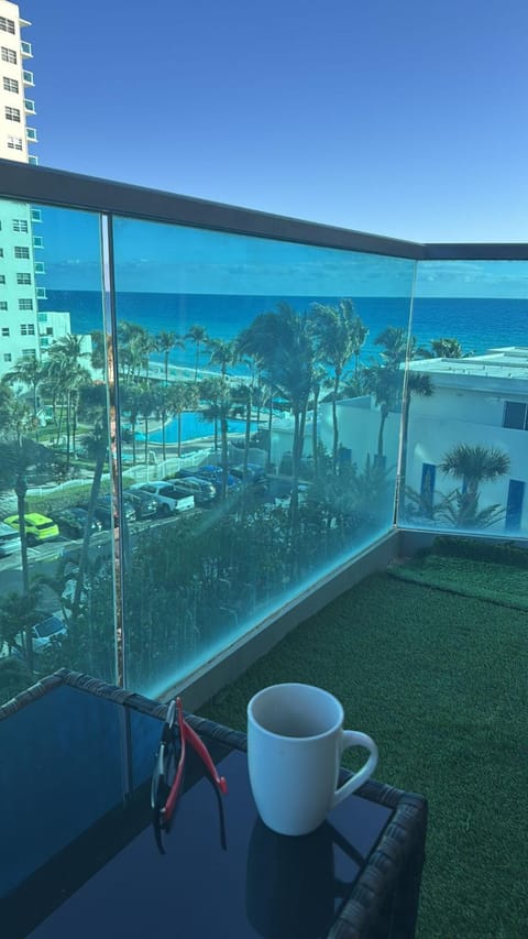 Ocean Apartment in Hollywood Beach