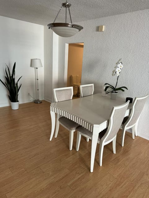 Ocean Apartment in Hollywood Beach