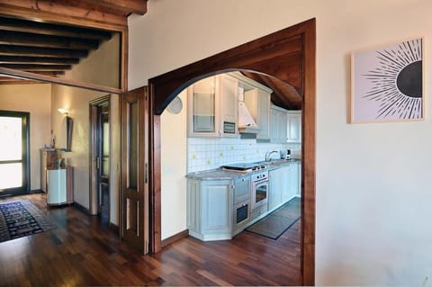 Lake Breeze Salò Apartment in Salo