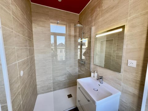 Studio Bali Hyper centre Lit Baldaquin Apartment in Arras