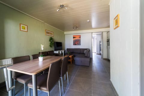 TV and multimedia, Living room, Dining area