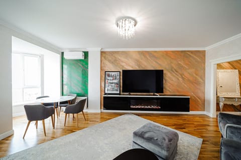 TV and multimedia, Living room, Seating area, Dining area, Evening entertainment