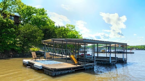 Sunset Escape - Fit For 8 House in Lake of the Ozarks