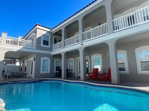 FamReunion,EVcharger,3LotsToBeach,HeatedPool,Jacuzzi House in South Padre Island