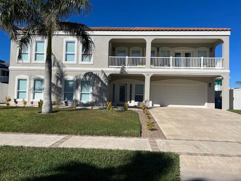 FamReunion,EVcharger,3LotsToBeach,HeatedPool,Jacuzzi House in South Padre Island