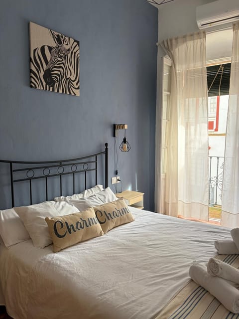 Bed, TV and multimedia, Photo of the whole room, Bedroom, City view