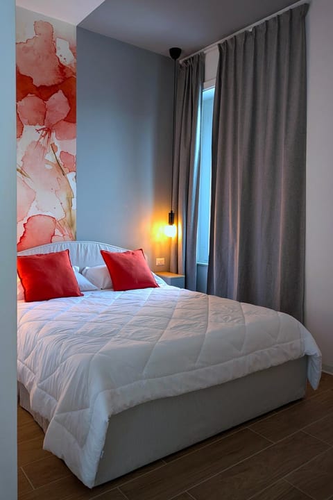 Bed, Photo of the whole room, Decorative detail, Bedroom