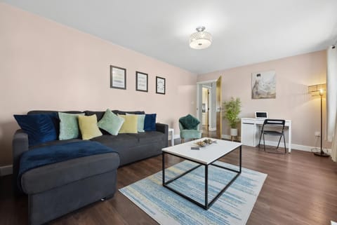 Communal lounge/ TV room, Living room, Seating area