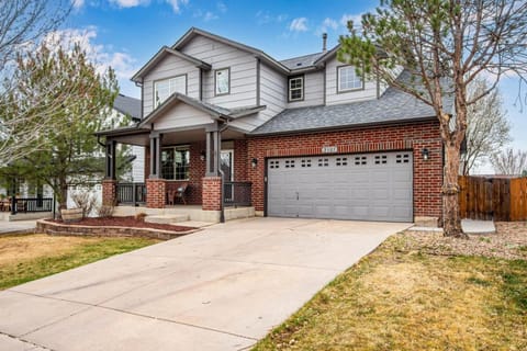 5 bed 4 bath and Pet friendly House in Northglenn