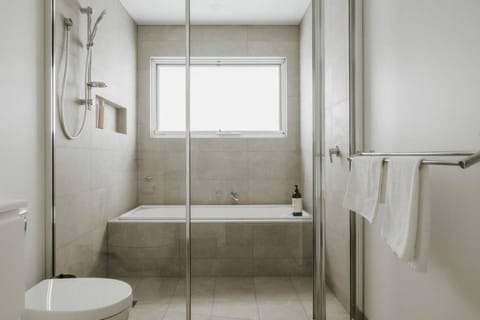 Shower, Toilet, Bathroom, Bath