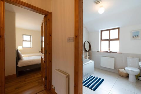 Townside Stay - New Town Dingle House in Dingle