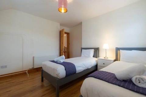 Townside Stay - New Town Dingle House in Dingle