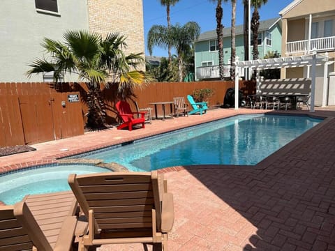 Fam Reunion, Beachview, EV charger Heated Pool, Jacuzzi, Billiard House in South Padre Island