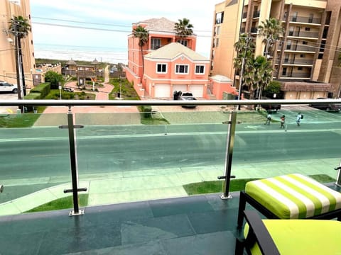 Fam Reunion, Beachview, EV charger Heated Pool, Jacuzzi, Billiard House in South Padre Island