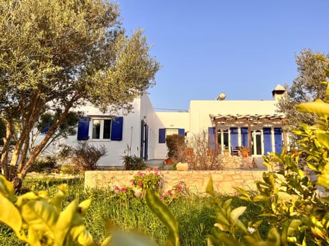 Property building, Spring, Day, Garden, Garden, Balcony/Terrace, Garden view