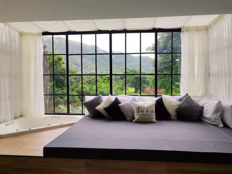 Natural landscape, Photo of the whole room, Decorative detail, Mountain view