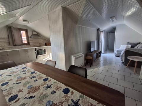 TV and multimedia, Kitchen or kitchenette, Seating area, Dining area