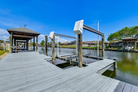 Boat Dock and Lift Waterfront Getaway in Slidell! House in Eden Isle
