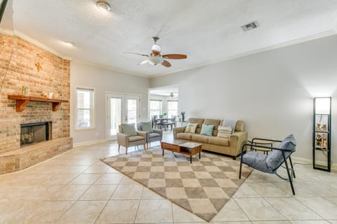 Boat Dock and Lift Waterfront Getaway in Slidell! House in Eden Isle