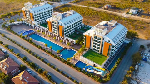 Property building, Day, Swimming pool