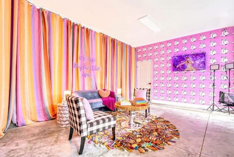 Taylor Swift Inspired Hot Tub Rooftop Deck Views House in East Nashville