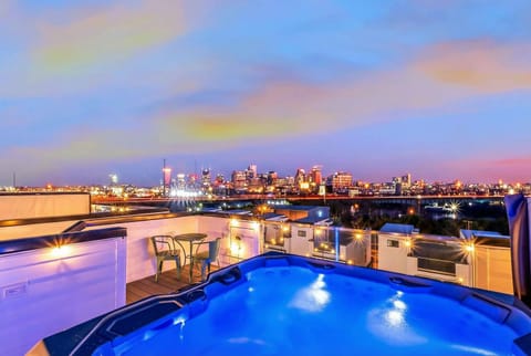 Taylor Swift Inspired Hot Tub Rooftop Deck Views House in East Nashville