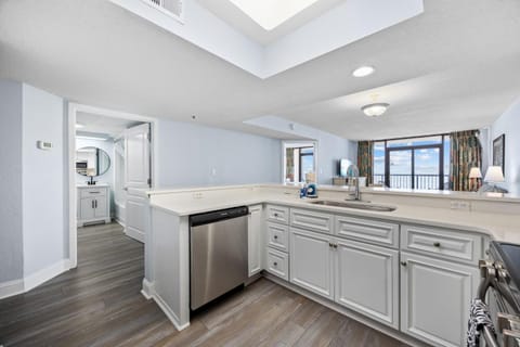 Charming 3BR 2BA Oceanfront Condo House in Myrtle Beach