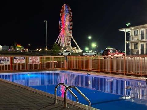 City view, Pool view