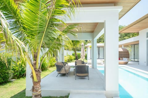 Garden, Balcony/Terrace, Seating area, Garden view, Pool view, Swimming pool