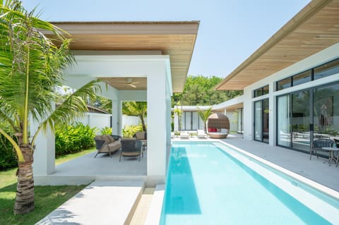 Garden, Garden view, Pool view, Swimming pool, sunbed