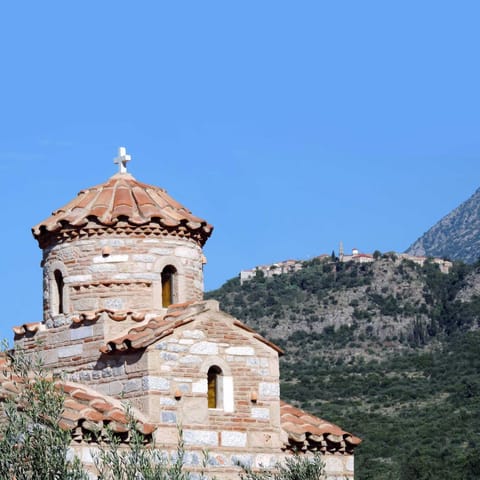 Nearby landmark, Day, Natural landscape, Landmark view, Mountain view
