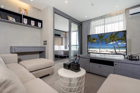 TV and multimedia, Living room, Seating area