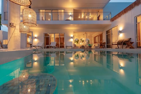 Photo of the whole room, Swimming pool