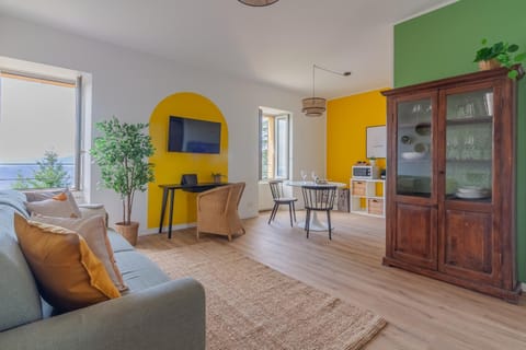 Communal lounge/ TV room, TV and multimedia, Living room, Photo of the whole room, Seating area, Dining area, Evening entertainment