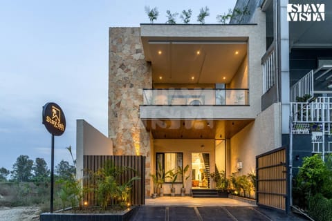 Property building, Facade/entrance