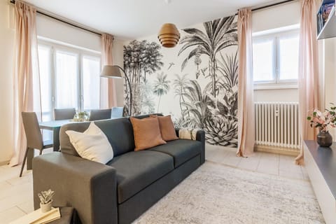TV and multimedia, Living room, Seating area, Dining area, internet
