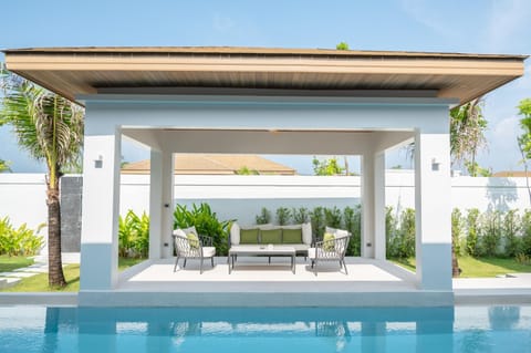 Garden, Seating area, Garden view, Pool view, Swimming pool