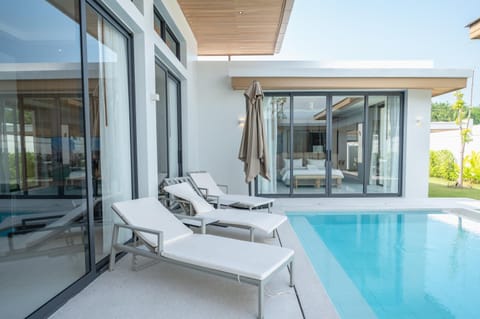 Pool view, Swimming pool, sunbed