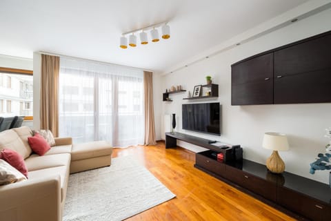 Communal lounge/ TV room, TV and multimedia, Living room, Seating area, Evening entertainment