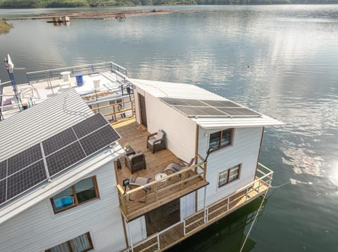 Day, Lake view