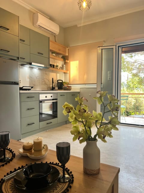 Kitchen or kitchenette, Seating area, kitchen