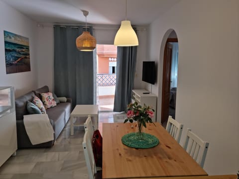 TV and multimedia, Seating area, Dining area