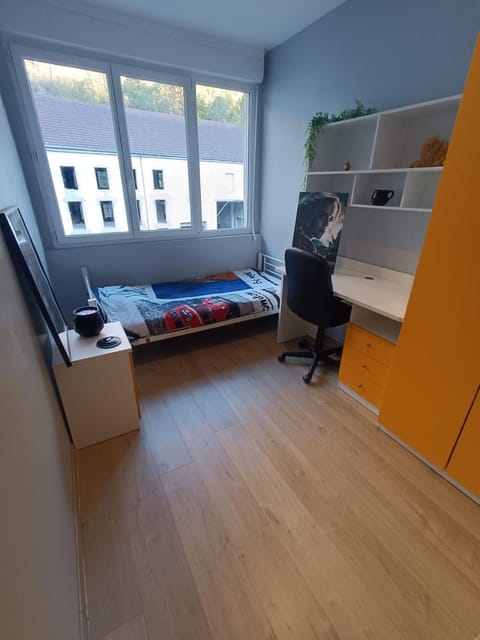 Photo of the whole room, Seating area, Bedroom