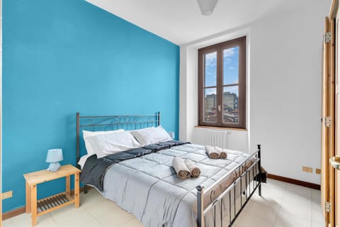 Bedroom, towels
