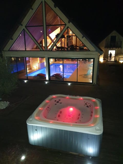 Night, Pool view