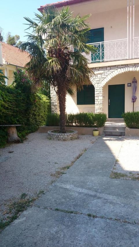 Facade/entrance, On site