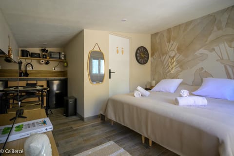 Facade/entrance, Bed, Photo of the whole room, Bedroom