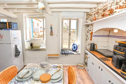 Dining area, kitchen