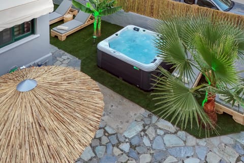 Day, Hot Tub, Garden view